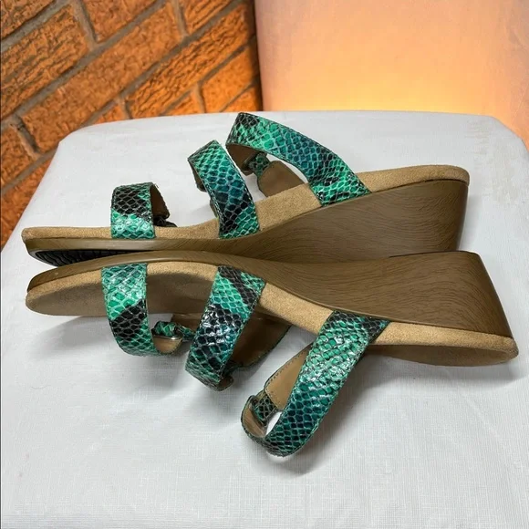 Vionic Dwyn strappy wedge slide sandals green snakeskin print 9 - Picture 2 of 9